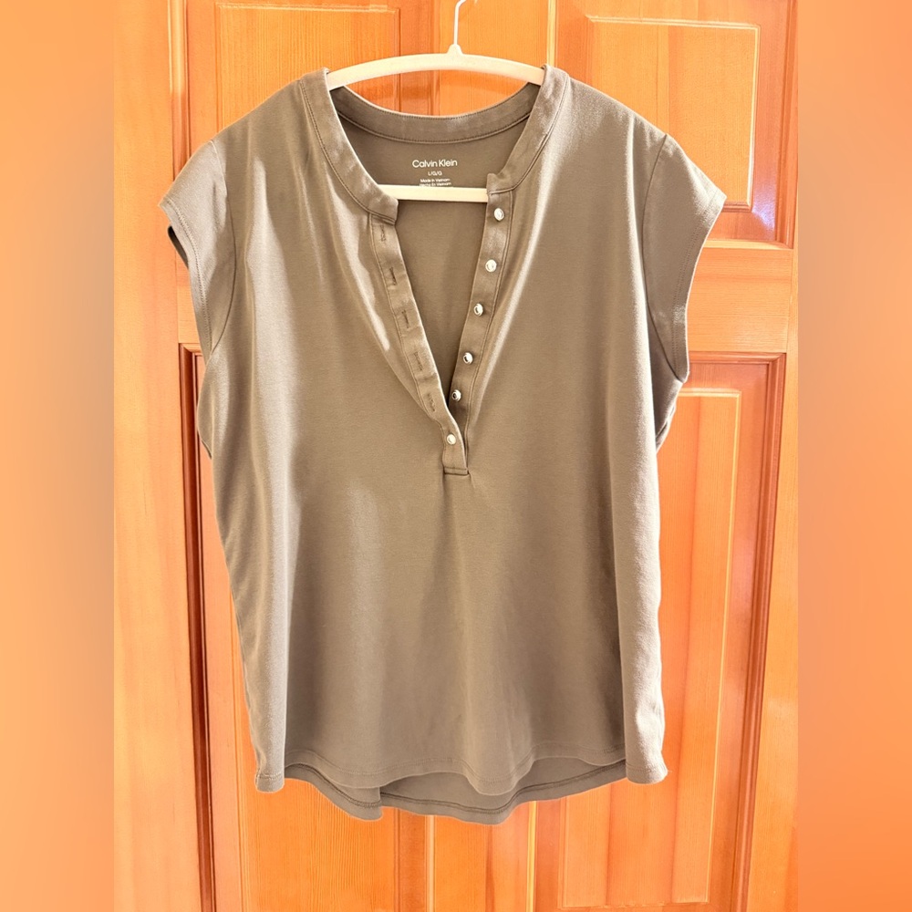 CALVIN KLEIN Cap Sleeve Henley In Caper - Picture 3 of 11